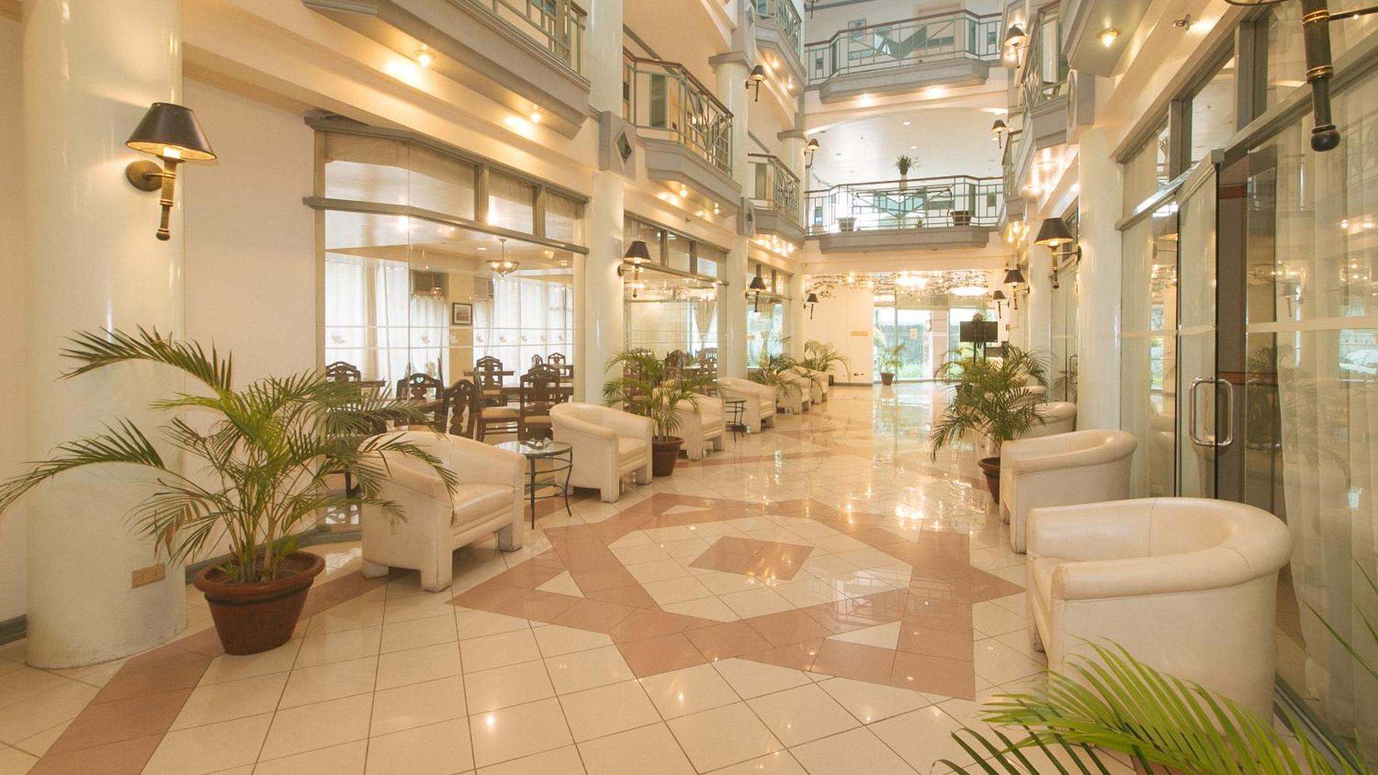 Royal Am Rei Hotel By Reddoorz Bacolod Exterior photo