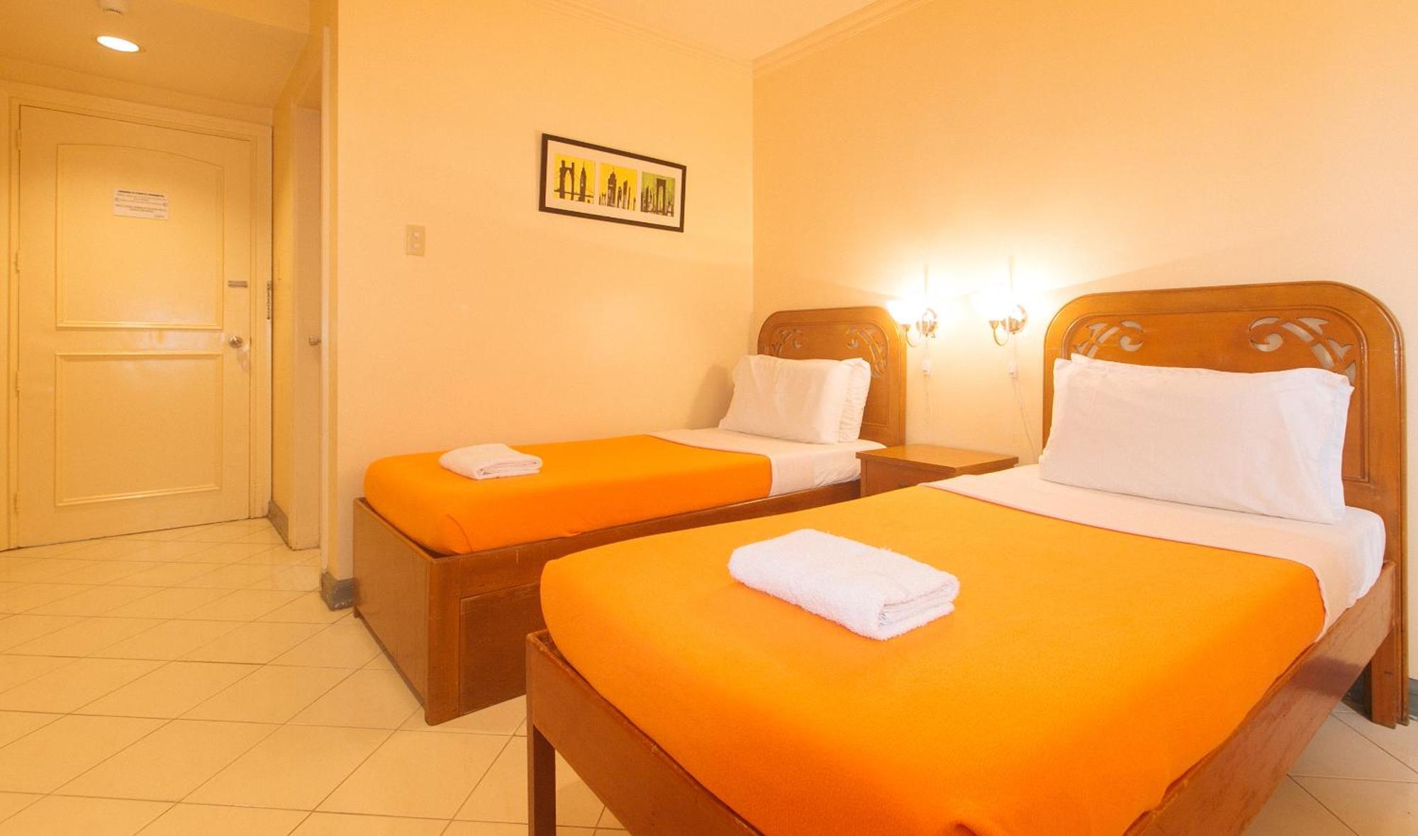 Royal Am Rei Hotel By Reddoorz Bacolod Exterior photo