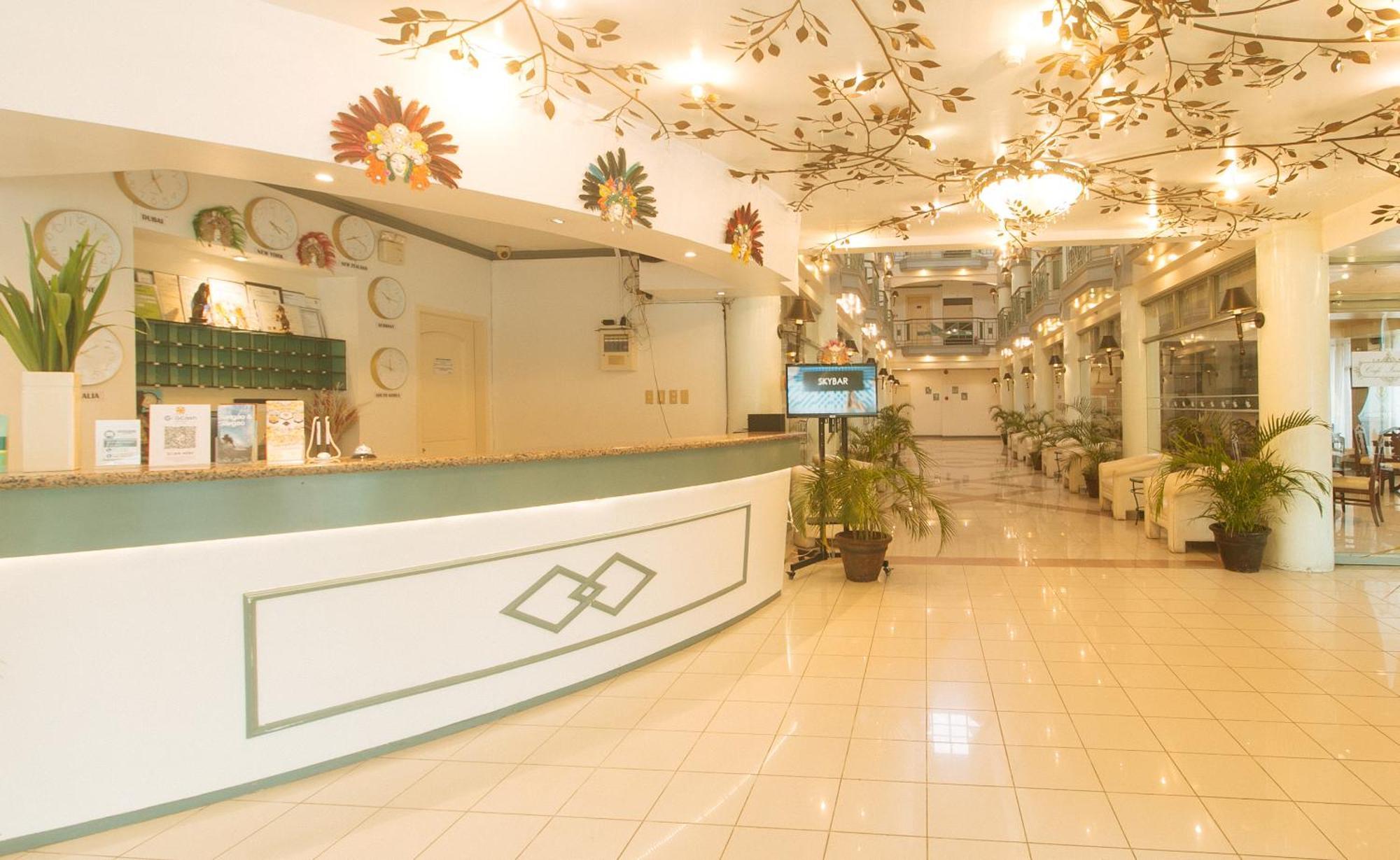 Royal Am Rei Hotel By Reddoorz Bacolod Exterior photo